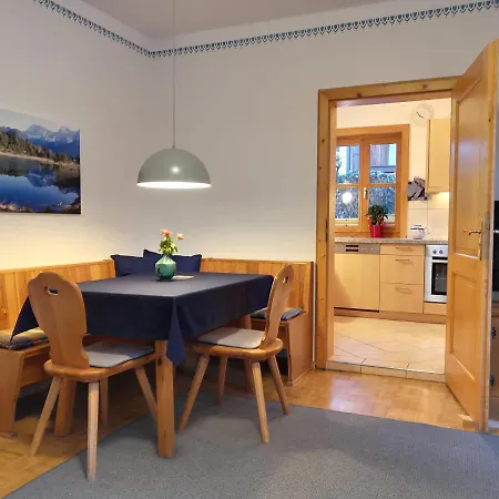 Erika * 加爾米施-帕滕基興